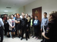 Экскурсия для старшеклассников в ОМВД России по Уватскому району