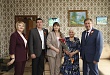 Глава района поздравил ветерана Леонилу Шеремет из Першино с наступающим Днем Победы