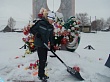 Волонтеры из Ивановки провели рейд по уборке снега, оказали помощь ветеранам, а также расчистили территорию памятника погибшим в годы Великой Отечественной войны.