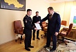 Сергей Путмин поблагодарил Дмитрия Колосова за участие в конкурсе «Народный участковый»