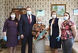 Ветеранов ВОВ Петра Кошкарова и Леонилу Шеремет поздравили с наступающим Днем Победы