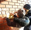 9 апреля волонтеры из Увата оказали помощь работникам библиотеки в организации акции «Писать грамотно – это модно!», расклеивая объявления.