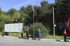 В Увате в День флага России прошел торжественный митинг