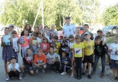 Уватские полицейские присоединились к акции «Зарядка со стражем порядка»