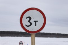 Ледовую переправу в Увате открыли для легковых автомобилей массой до 3 тонн