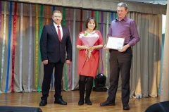 Жителей Солянки и Ищика наградили на праздничном концерте к 100-летию района