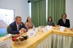 Глава администрации района Вячеслав Елизаров провел встречу с лучшими выпускниками школ района