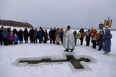 Праздничные богослужения и крещенские купания проходят в Уватском района в День Богоявления