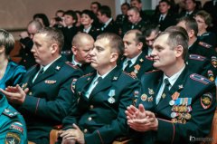 С праздником, стражи порядка!