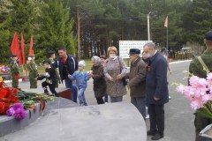 Жители района почтили память солдат в День Великой Победы