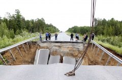 Федеральную трассу размыло. Движение приостановлено