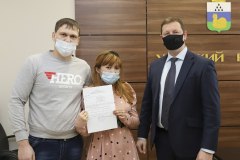 Свидетельства на приобретение жилья получили десять молодых семей района