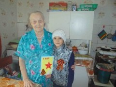 Воспитанники группы дневного пребывания КЦСОН поздравили ветеранов с наступающим Днем Победы