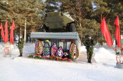 Уватцы возложили цветы в память о россиянах, исполнявших служебный долг за рубежом