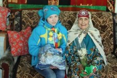 Подарок для пожилых женщин поселка Туртас в честь 8 марта