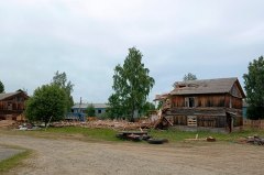 В Уватском районе идет снос расселенных аварийных домов