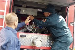 Новая автоцистерна поступила в красноярский пост пожарный охраны
