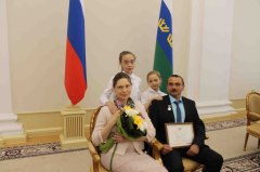 Семье из Уватского района вручены медали «Материнская слава» и «Отцовская доблесть»