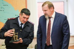 Глава Сергей Путмин поздравил сотрудников полиции с профессиональным праздником