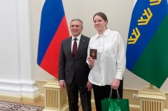 40 уватских школьников получили первые паспорта в День Конституции