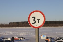В Увате открыли ледовую переправу для легковых автомобилей массой до 3 тонн