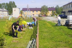 Благоустройством села продолжают заниматься в Демьянском