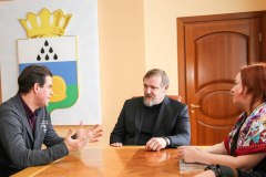 В Уватском районе создадут питомник по разведению сибирской пчелы