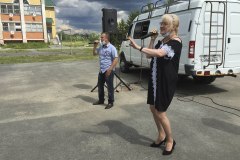 Концерты во дворах проходят в День России в Уватском районе