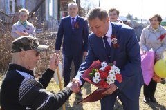 Глава района поздравил участника трудового фронта с 95-летиеим и Днем Победы