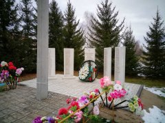 Ремонт памятника ВОВ завершили в Осиннике в октябре