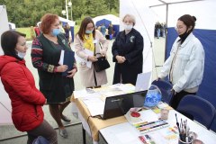 65 педагогов и сотрудников социальной сферы наградили на V межотраслевом форуме