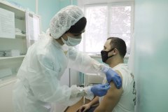 Ревакцинироваться от COVID-19 жители района могут с понедельника по субботу 