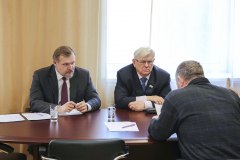 Юрий Конев и Сергей Путмин приняли участие в собрании граждан Уватского поселения
